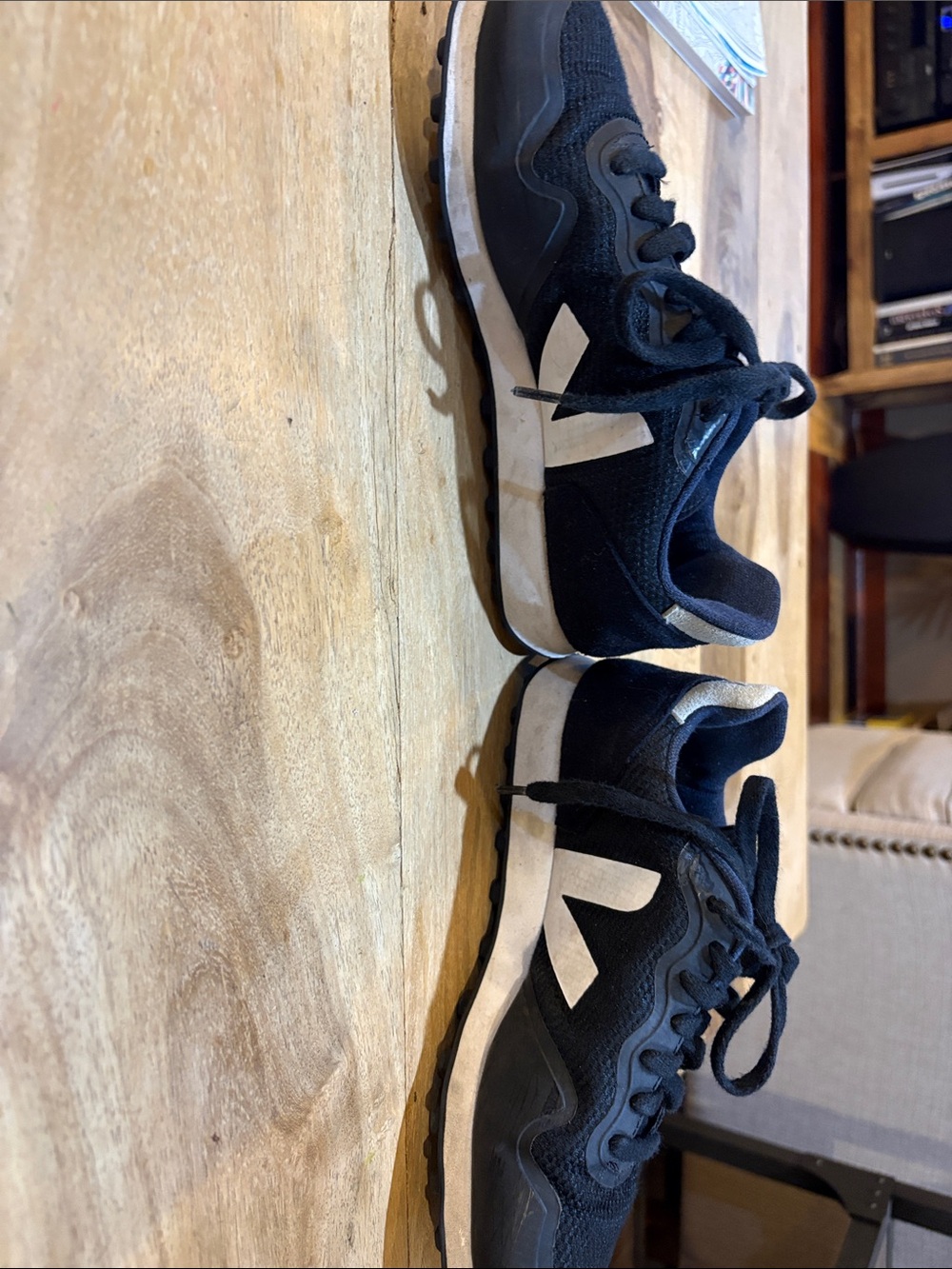 Veja women’s  black and ivory Sneakers size 6 - Picture 4 of 6